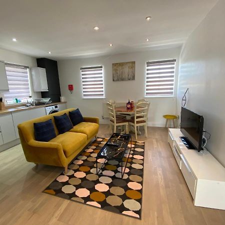 טרורו Apartment No 8 - Stay In Style In The Heart Of The Cathedral City. מראה חיצוני תמונה