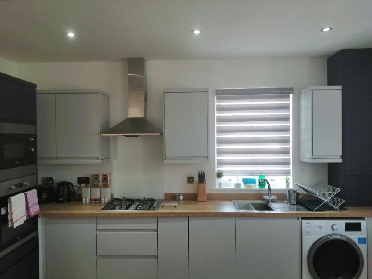 טרורו Apartment No 8 - Stay In Style In The Heart Of The Cathedral City. מראה חיצוני תמונה