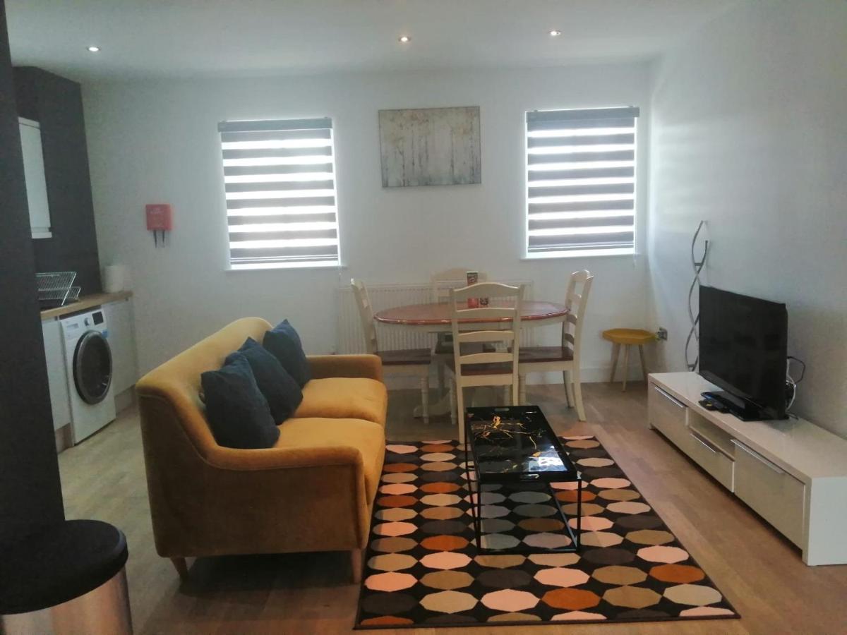 טרורו Apartment No 8 - Stay In Style In The Heart Of The Cathedral City. מראה חיצוני תמונה