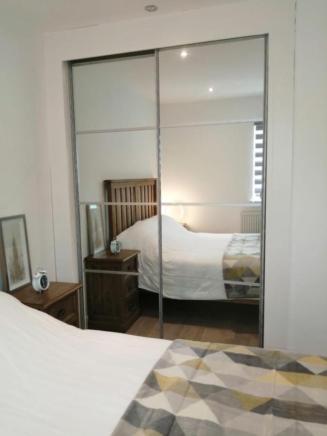 טרורו Apartment No 8 - Stay In Style In The Heart Of The Cathedral City. מראה חיצוני תמונה