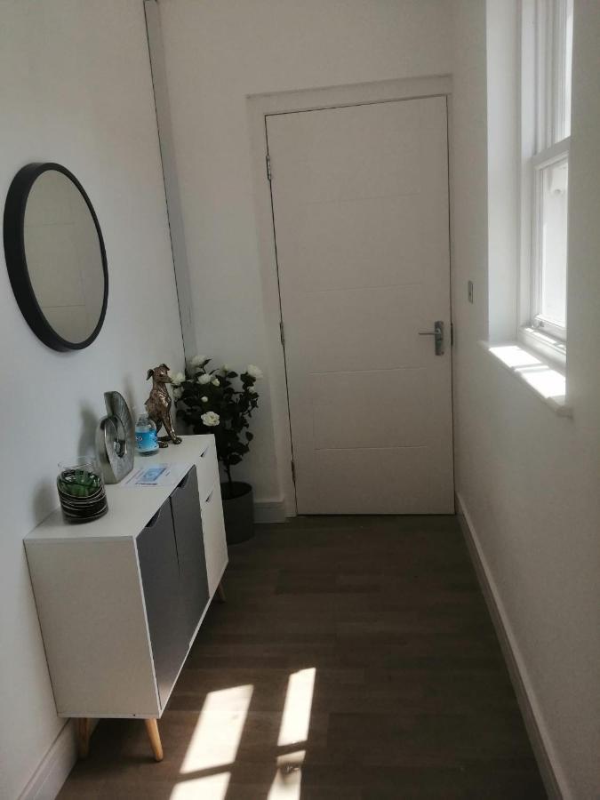 טרורו Apartment No 8 - Stay In Style In The Heart Of The Cathedral City. מראה חיצוני תמונה