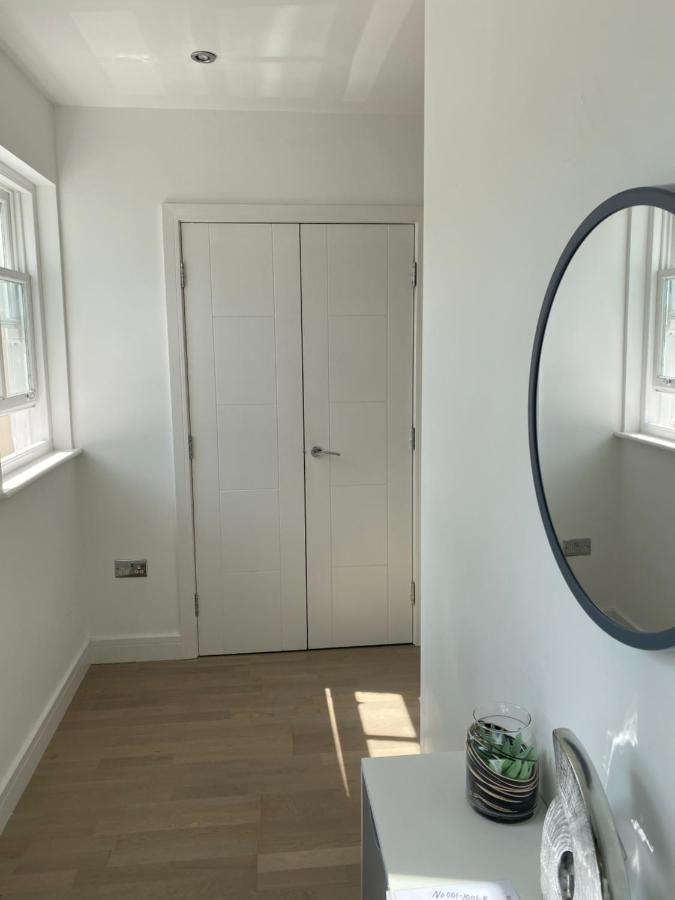 טרורו Apartment No 8 - Stay In Style In The Heart Of The Cathedral City. מראה חיצוני תמונה