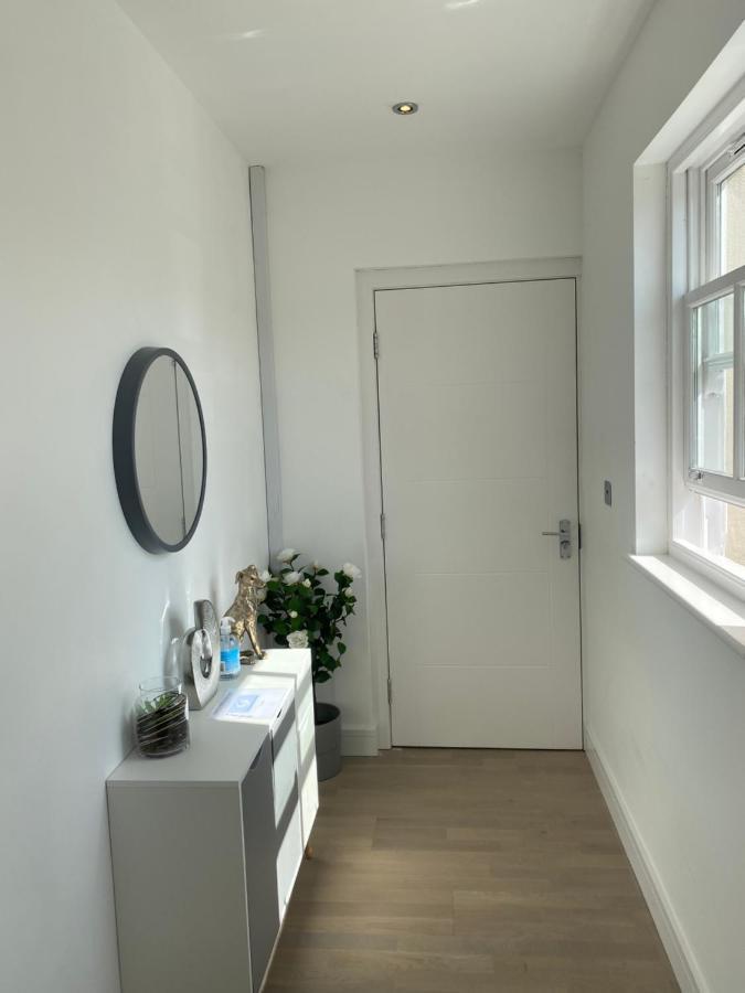 טרורו Apartment No 8 - Stay In Style In The Heart Of The Cathedral City. מראה חיצוני תמונה