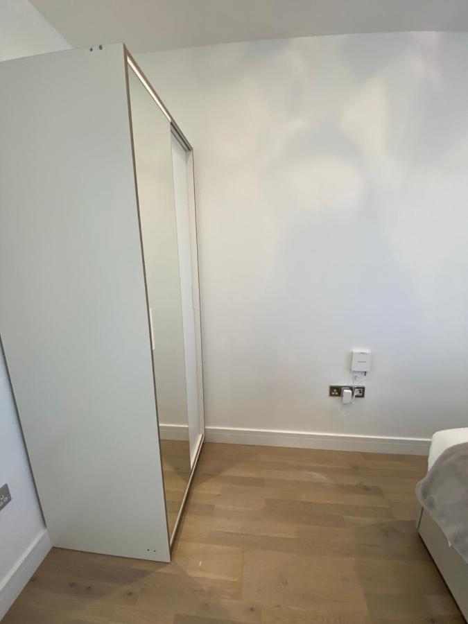 טרורו Apartment No 8 - Stay In Style In The Heart Of The Cathedral City. מראה חיצוני תמונה