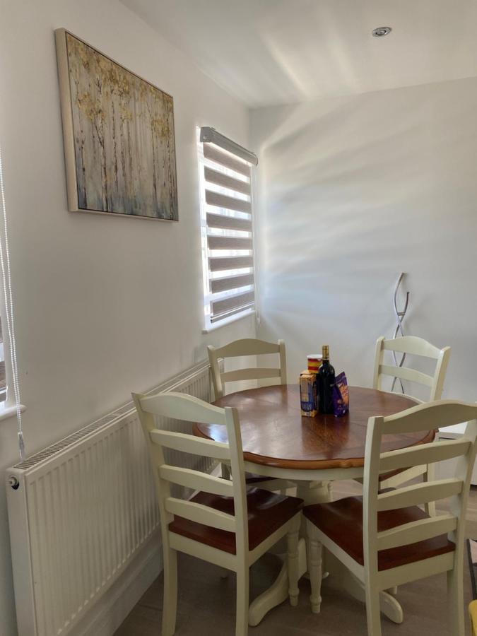 טרורו Apartment No 8 - Stay In Style In The Heart Of The Cathedral City. מראה חיצוני תמונה