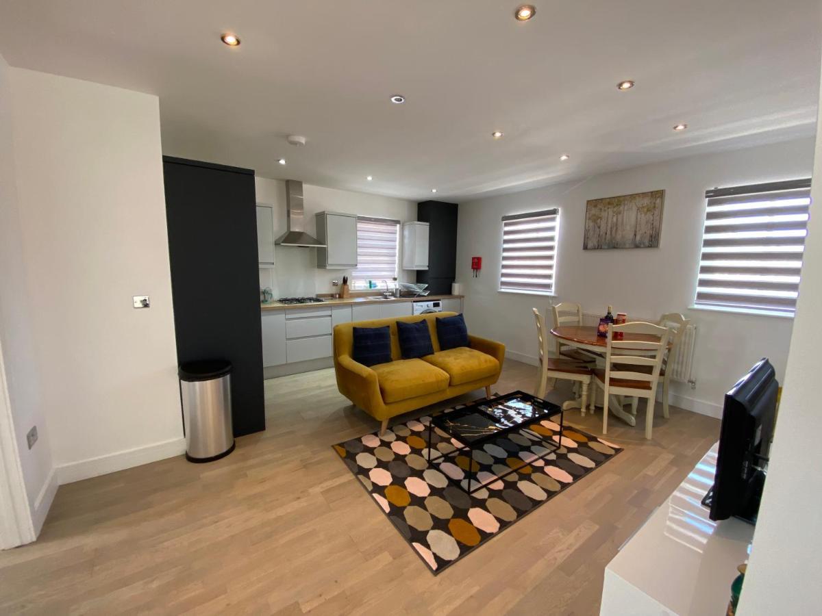 טרורו Apartment No 8 - Stay In Style In The Heart Of The Cathedral City. מראה חיצוני תמונה