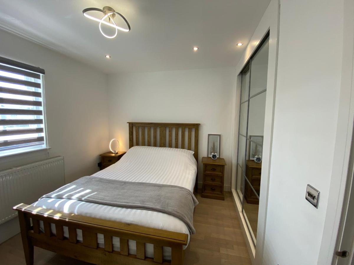 טרורו Apartment No 8 - Stay In Style In The Heart Of The Cathedral City. מראה חיצוני תמונה