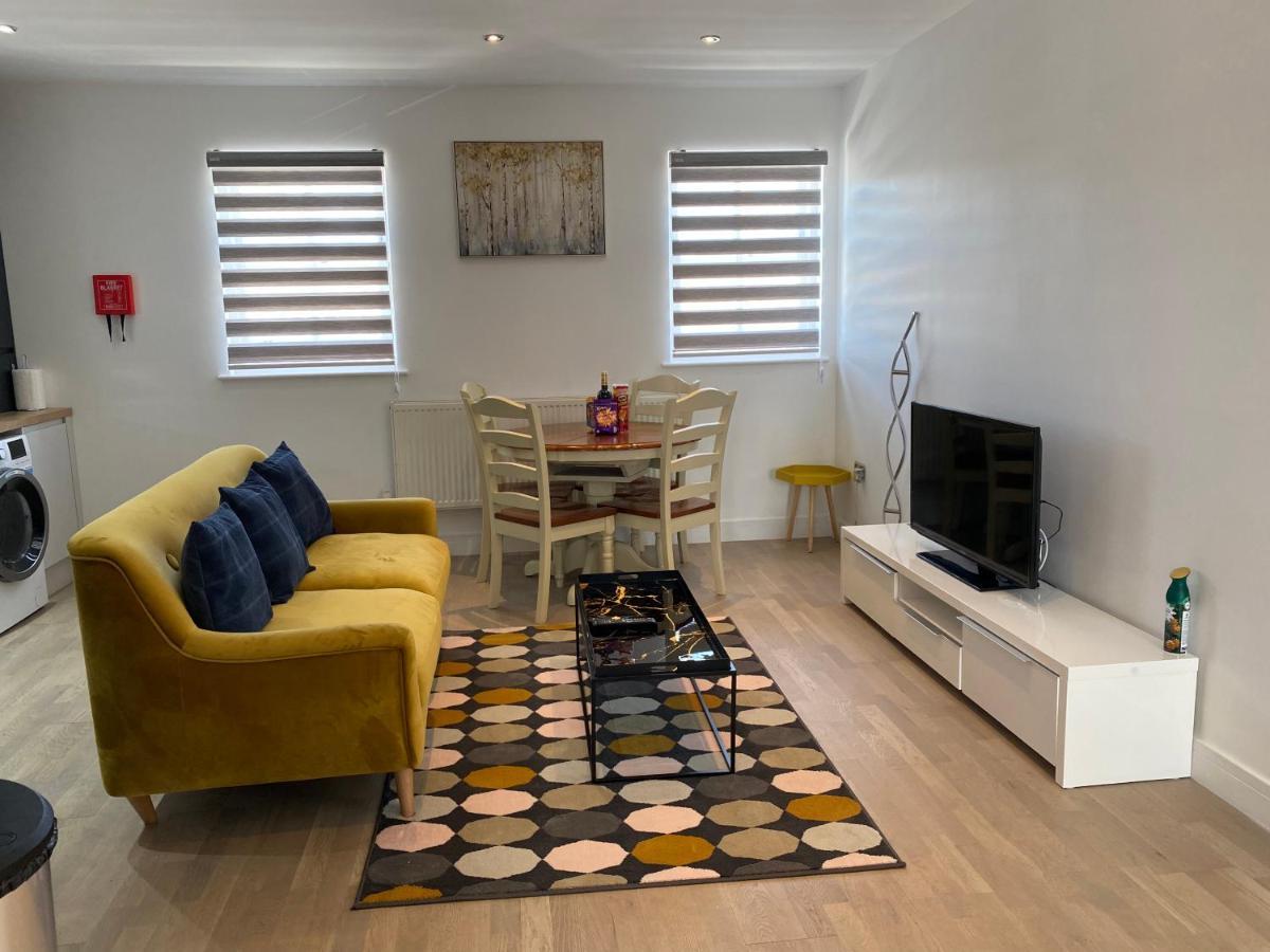 טרורו Apartment No 8 - Stay In Style In The Heart Of The Cathedral City. מראה חיצוני תמונה