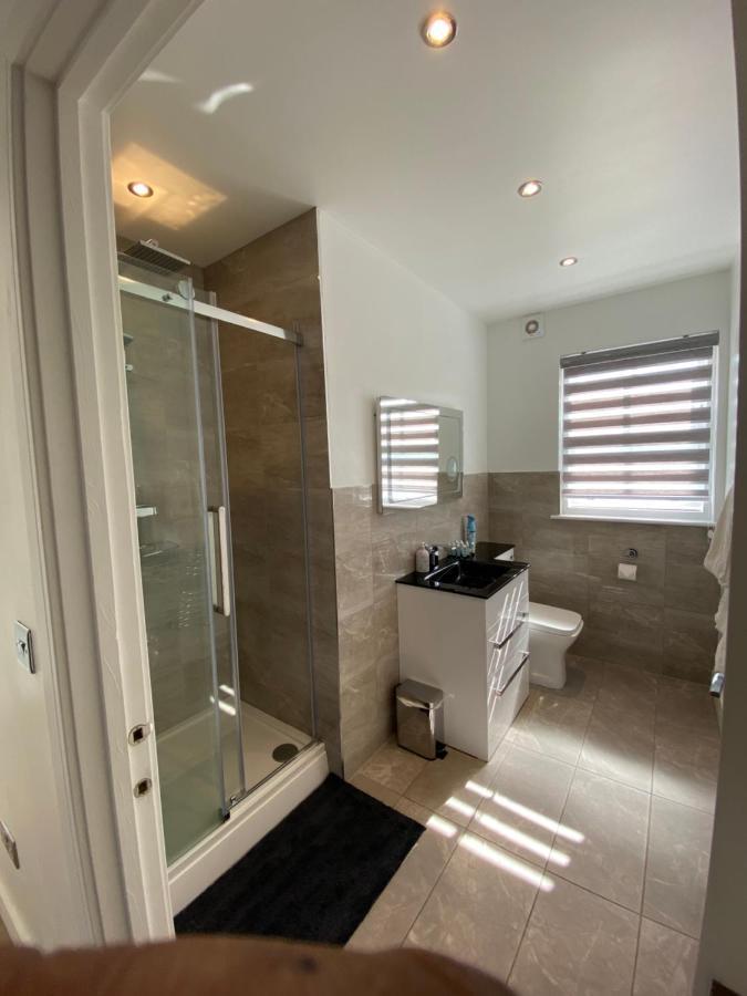 טרורו Apartment No 8 - Stay In Style In The Heart Of The Cathedral City. מראה חיצוני תמונה